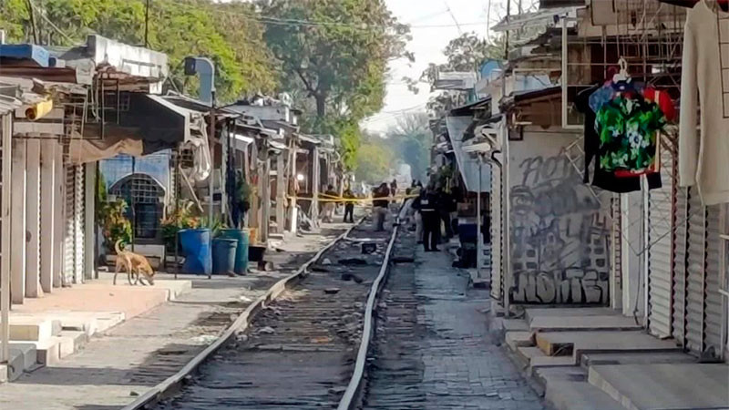 Localizan un cadáver en el corredor comercial Penny Riel de Monterrey, Nuevo León; estaba sepultado en un local