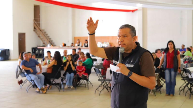 Juan Carlos Barragán reconoce a aseadores de calzado en su 88 aniversario