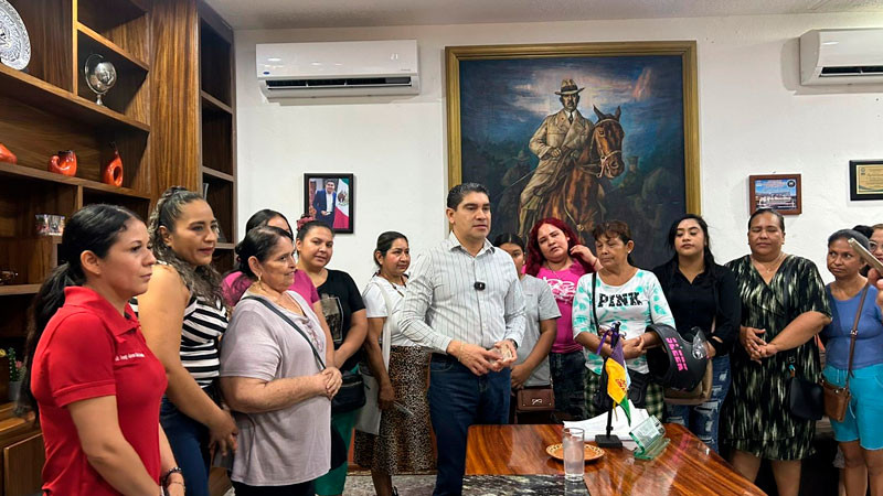 Refuerza Pablo Varona a grupo de reposteras de Huetamo