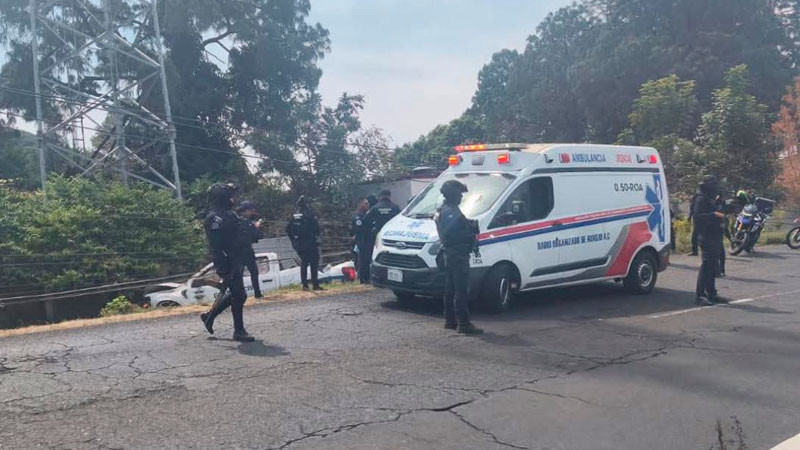 Vuelca patrulla de la GC en Uruapan, Michoacán; hay un agente muerto y seis heridos