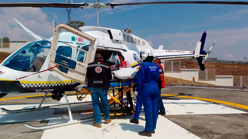 Trasladan en helicóptero de Ario de Rosales a Morelia a persona con traumatismo craneoencefálico 