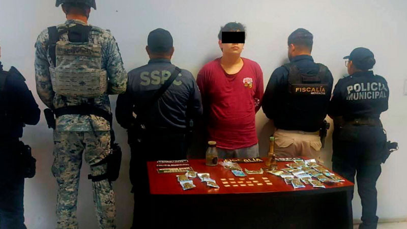 En Uruapan, Michoacán detienen a joven en posesión de sustancias ilícitas