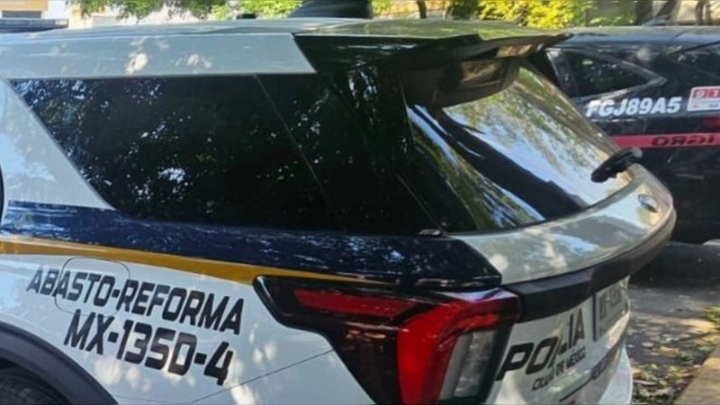 Muere detenido dentro de patrulla en Iztapalapa; Fiscalía de CDMX investiga el caso