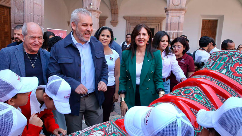 Bedolla inaugura en el Clavijero la exposición “La pasión nos une” para inspirar a la niñez michoacana