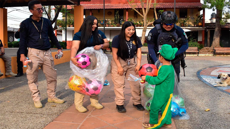 FGE y Guardia Civil llevan juguetes y alegría a niñas y niños de Michoacán en celebración del Día de las Infancias