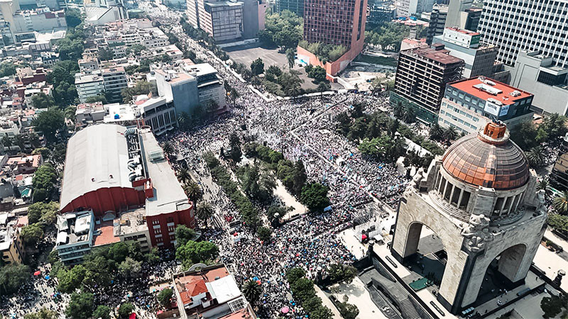 Reportan la asistencia de 130 mil personas al informe de actividades de  Claudia Sheinbaum en el Monumento a la Revolución - Distopía 21 - Noticias  de México